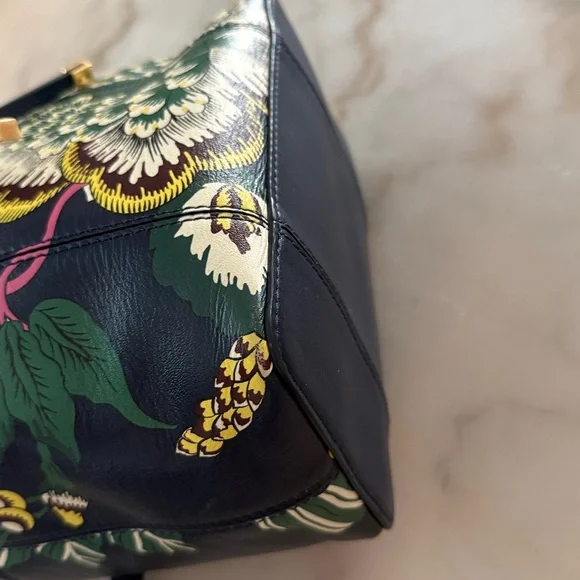 Tory Burch Block-T Printed Small Bucket Bag Navy Happy Times - Picture 13 of 17